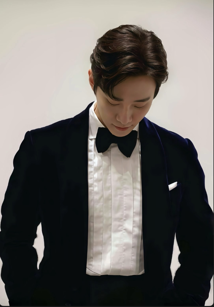 Behind-the-scenes cut of Lee Junho