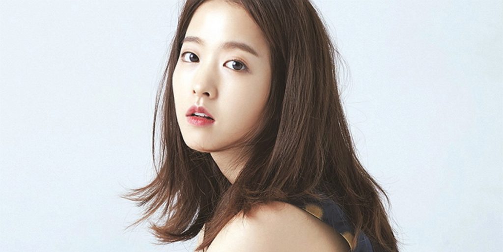 Behind-the-scenes cut of Park Boyoung