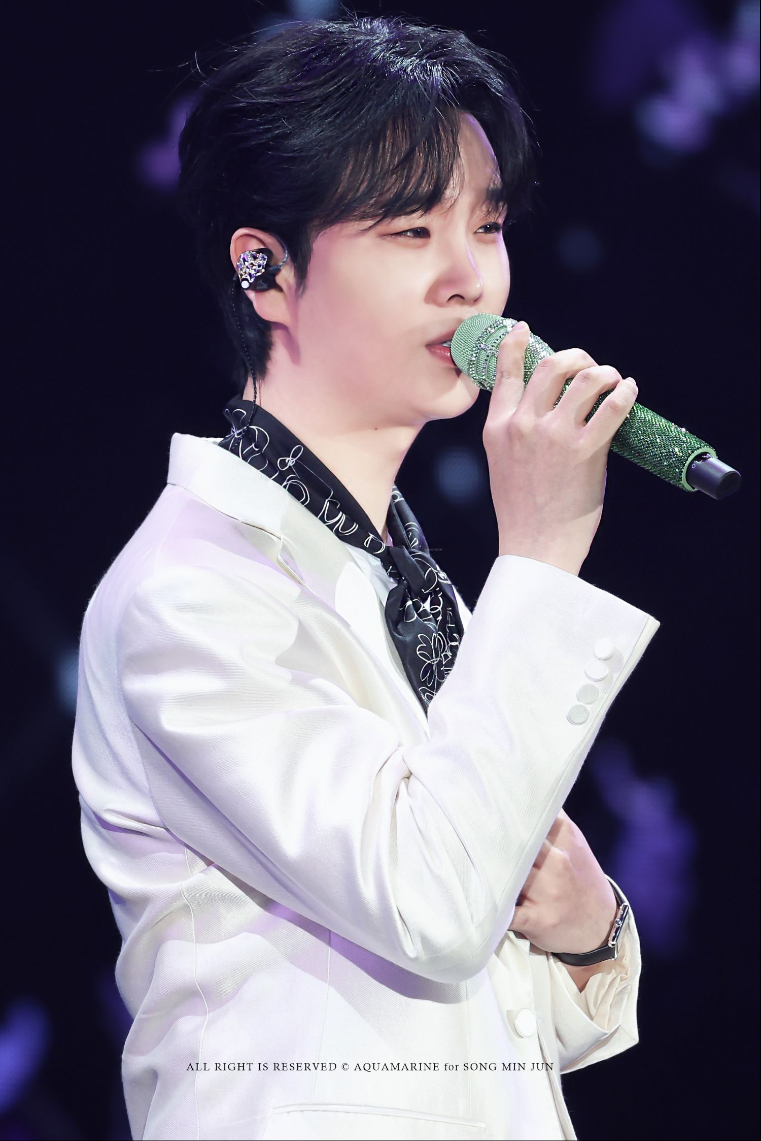 A moment captured by a fan of Song Minjun