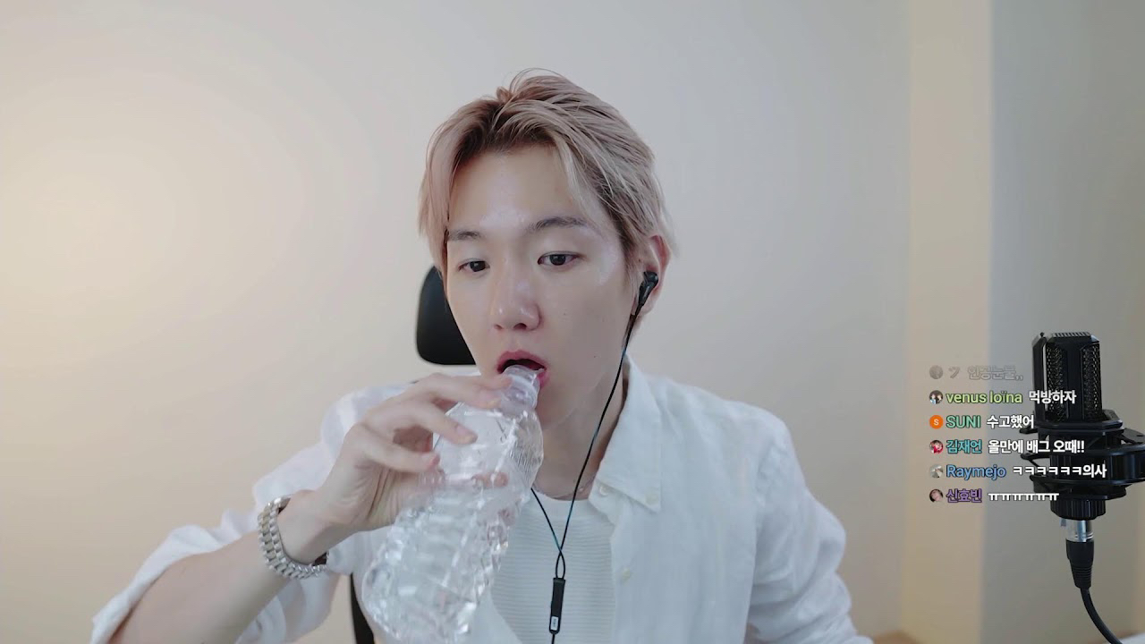 A moment captured by a fan of Baekhyun