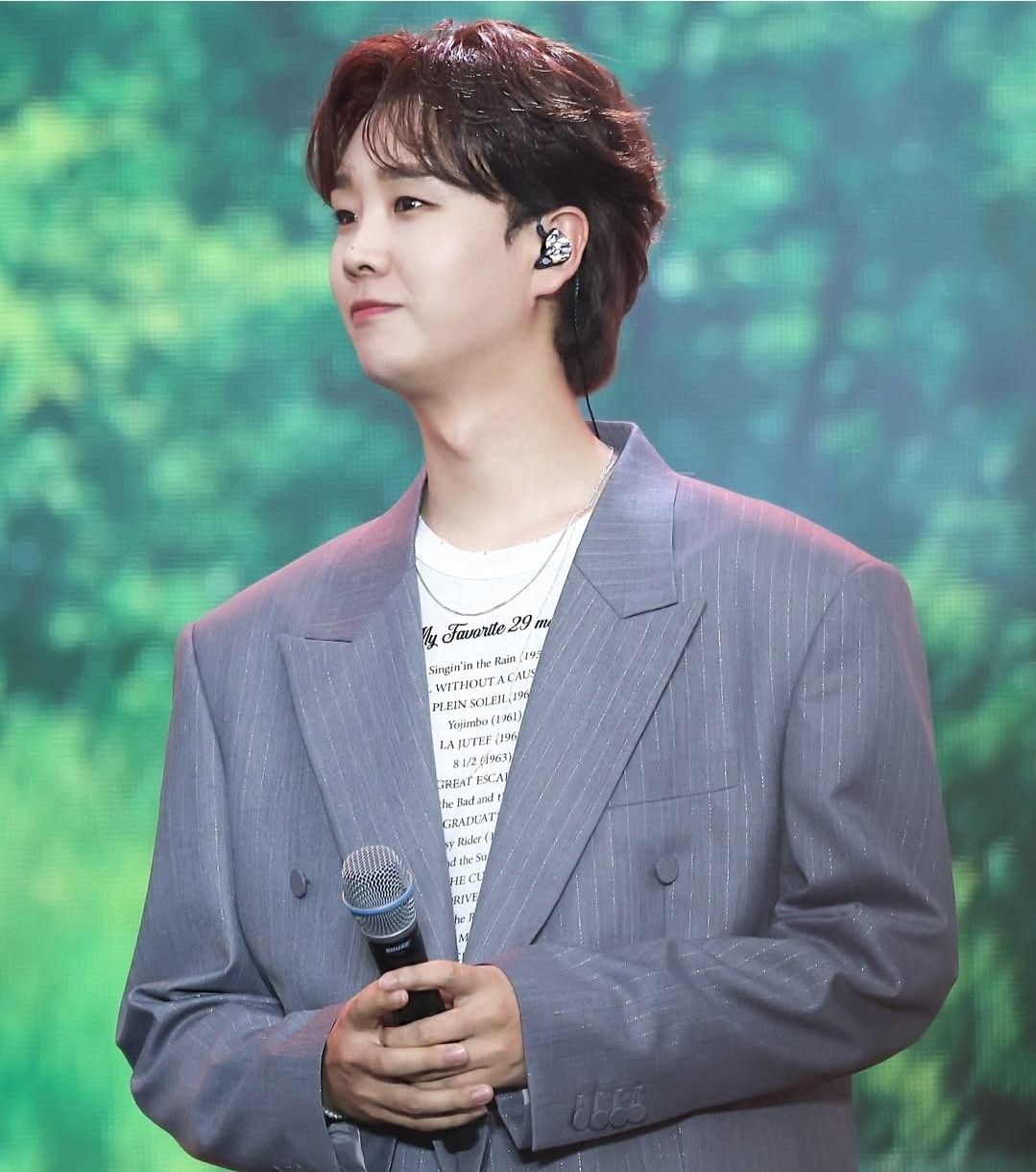 A moment captured by a fan of Song Minjun