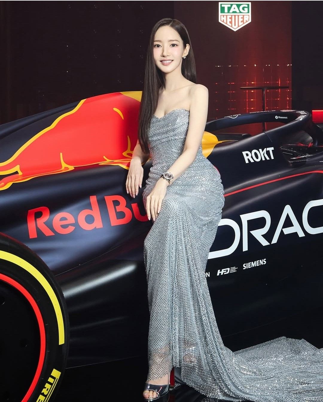 Behind-the-scenes cut of Park Minyoung