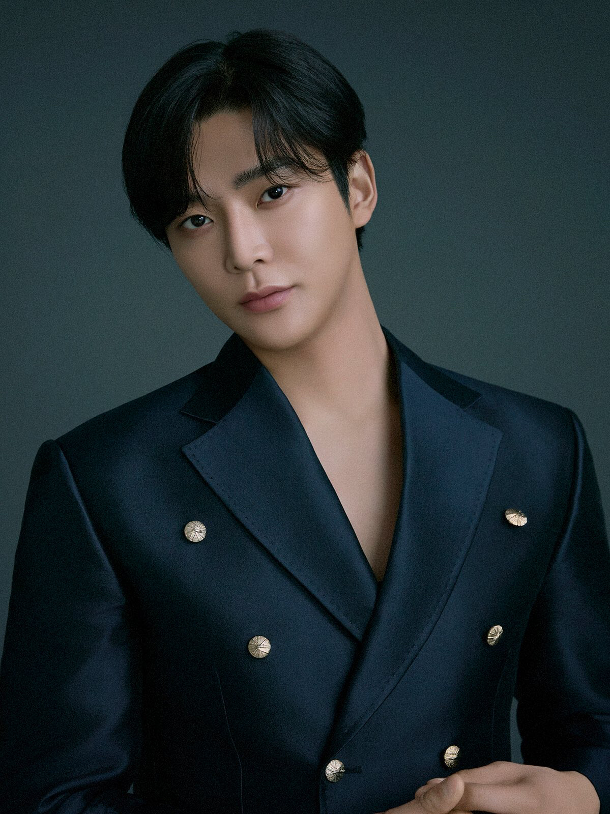 Behind-the-scenes cut of Rowoon