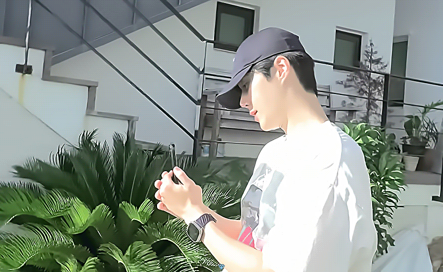 Foto kegiatan terbaru dari Kim Seonho
