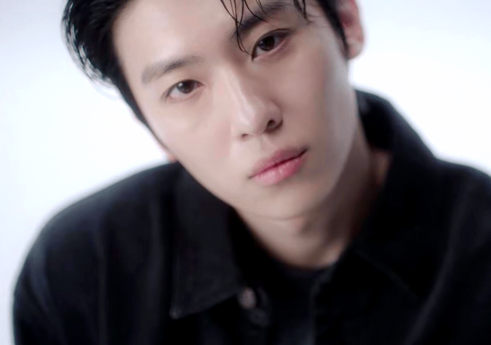 Behind-the-scenes cut of Dex