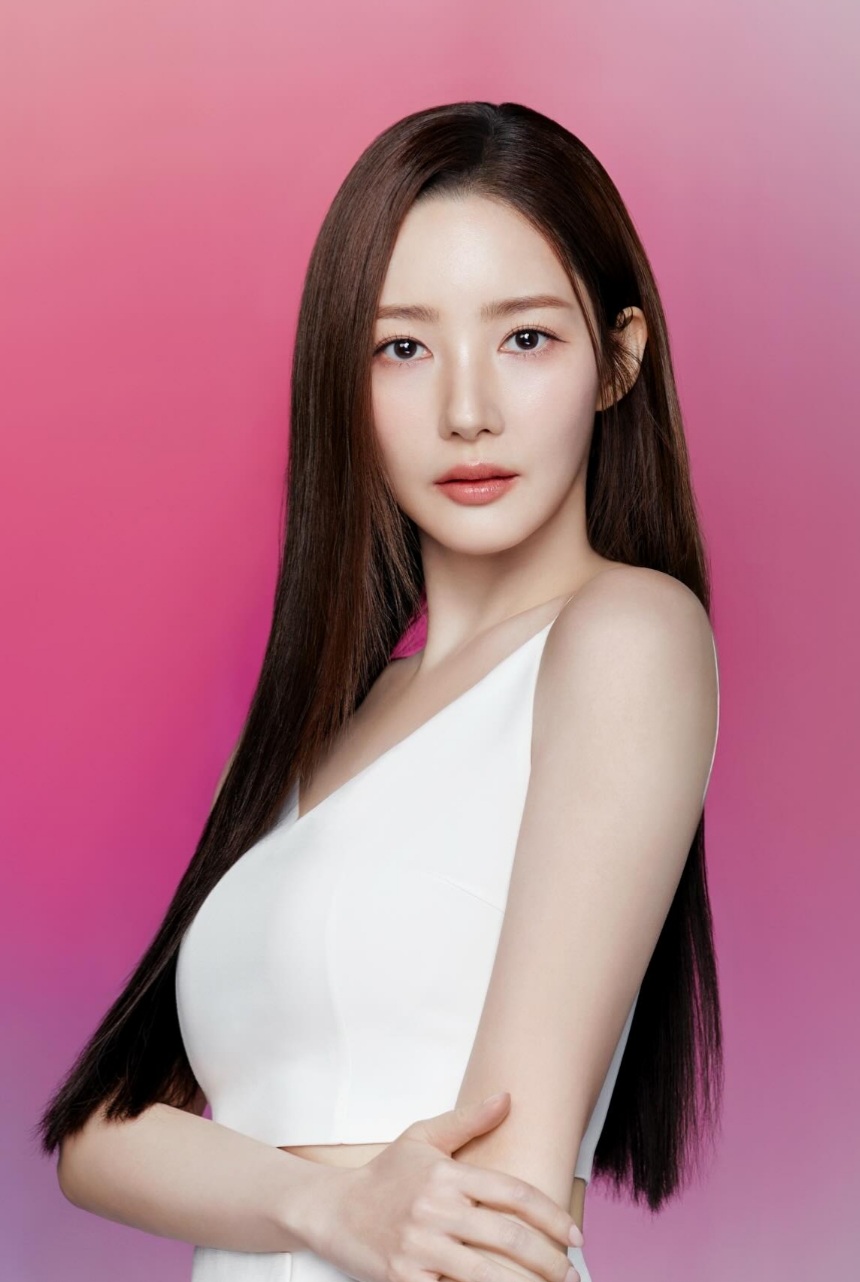 パク・ミニョンの最近の活動ショット