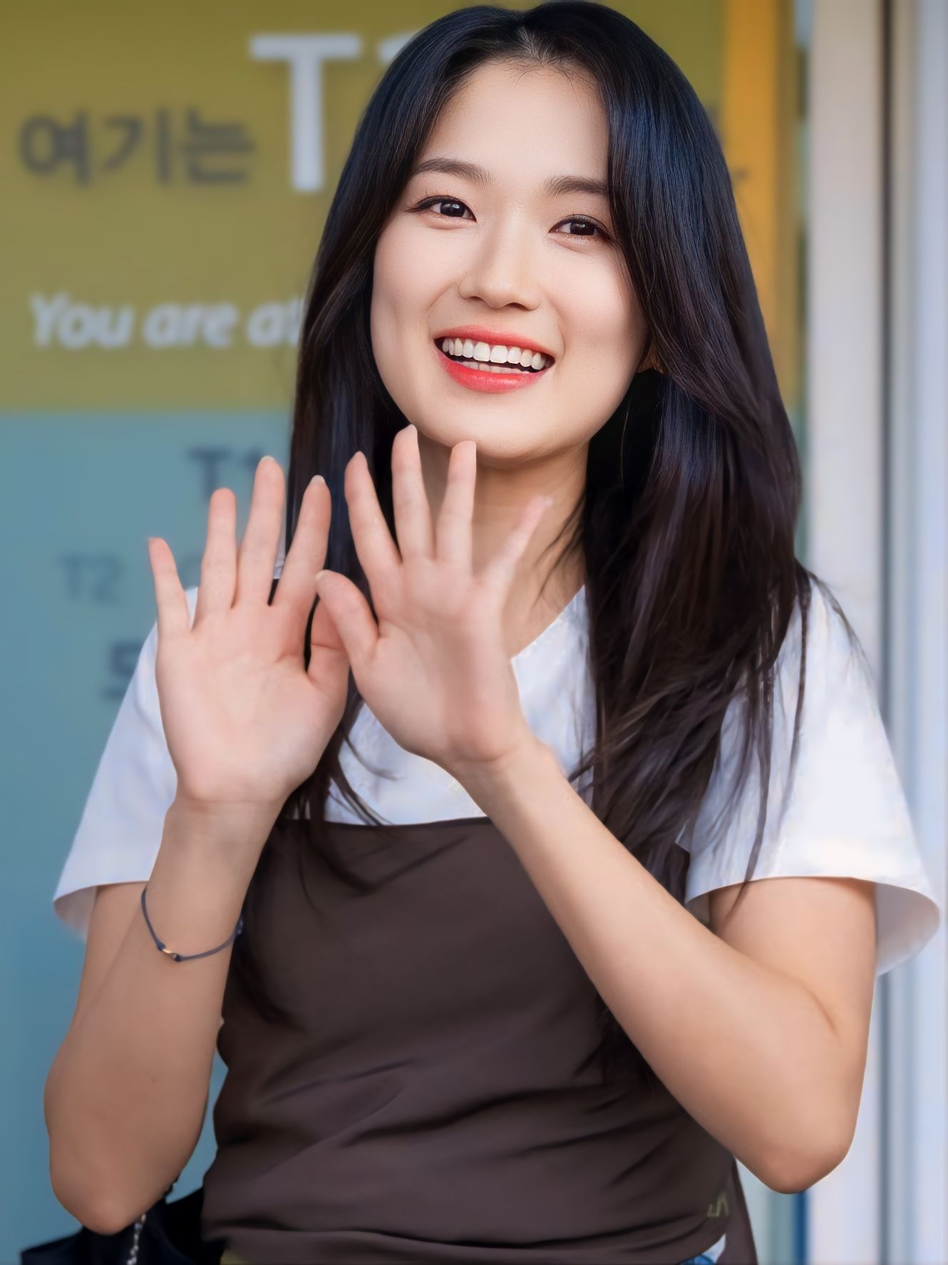 Behind-the-scenes cut of Kim Hyeyoon