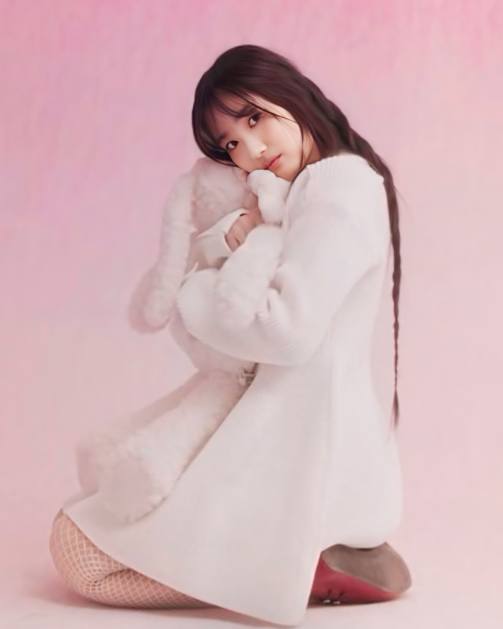 Behind-the-scenes cut of Kim Hyeyoon