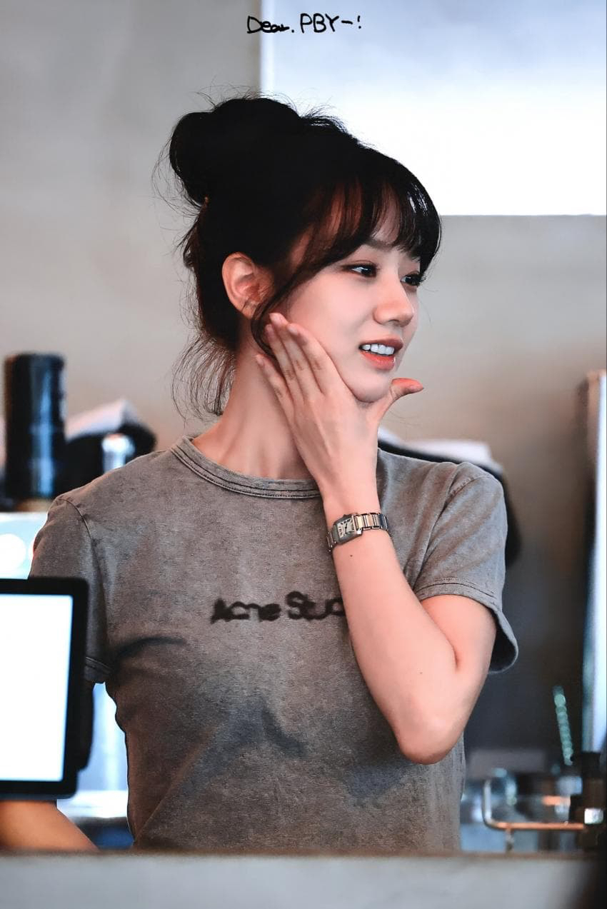 Behind-the-scenes cut of Hyeri