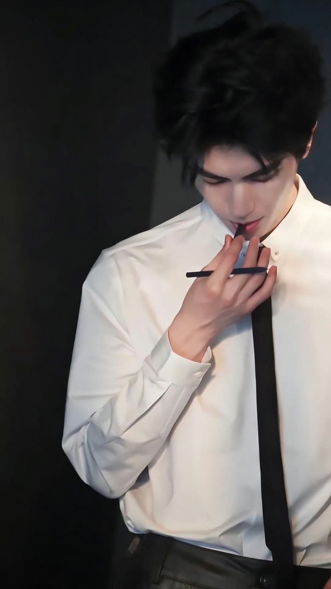 Behind-the-scenes cut of Zhang Linghe