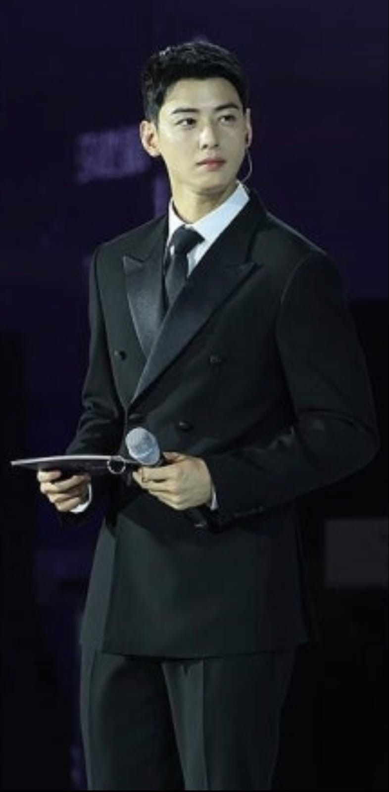 Behind-the-scenes cut of Cha Eunwoo