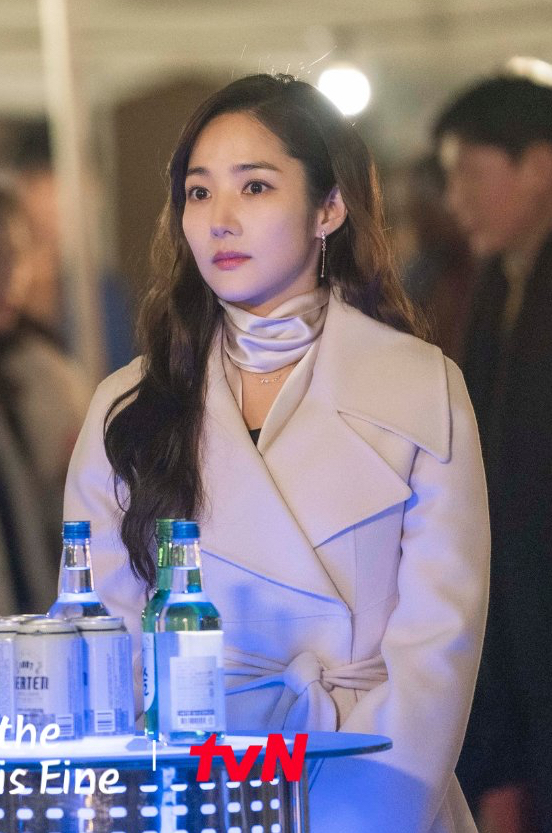 Behind-the-scenes cut of Park Minyoung