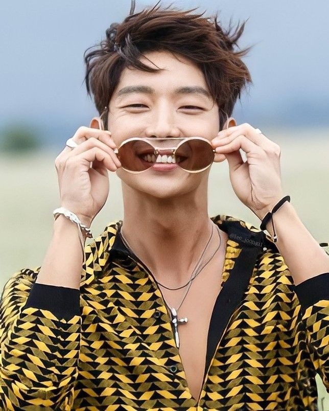 A moment captured by a fan of Lee Joongi