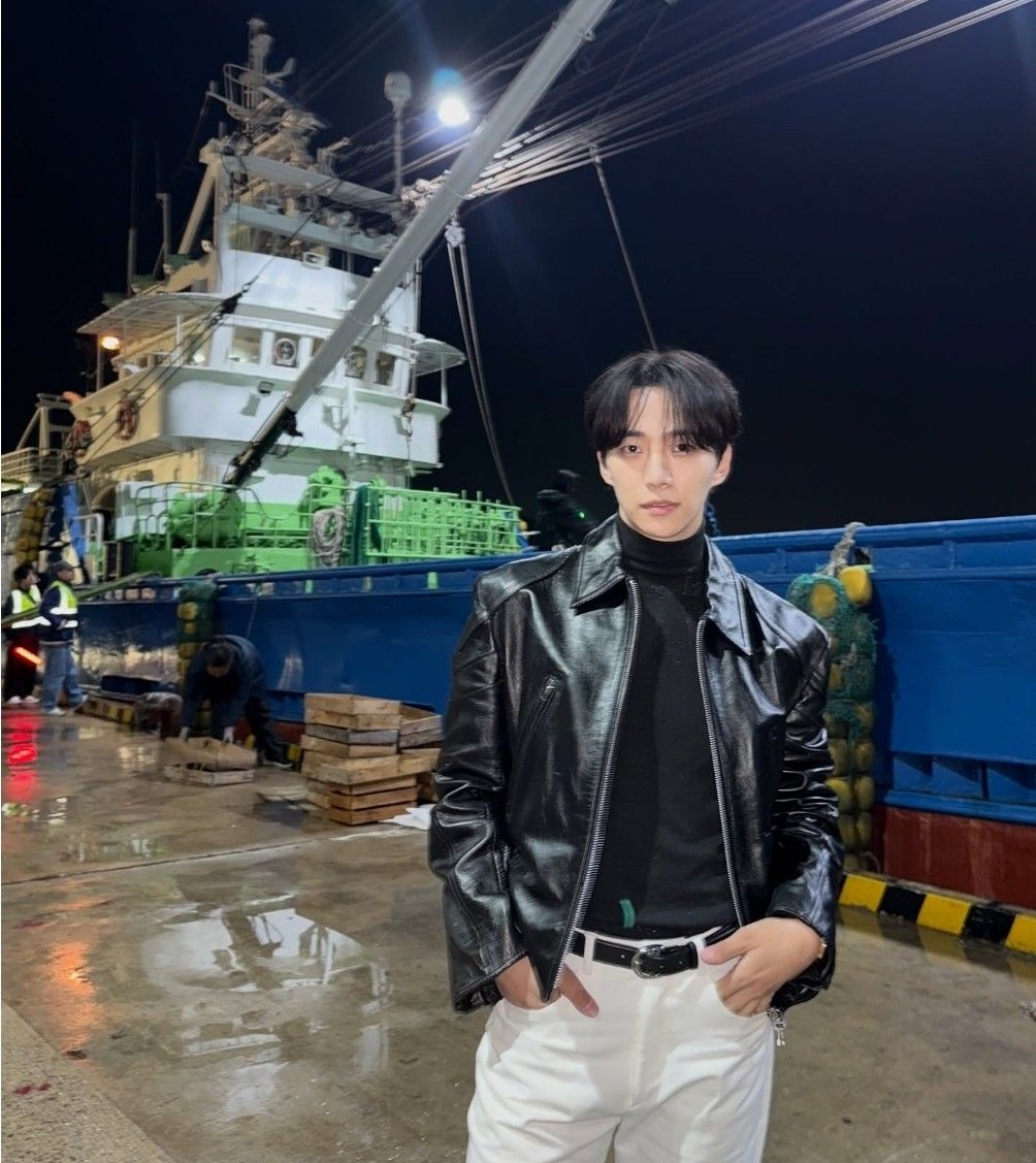 Behind-the-scenes cut of Lee Junho