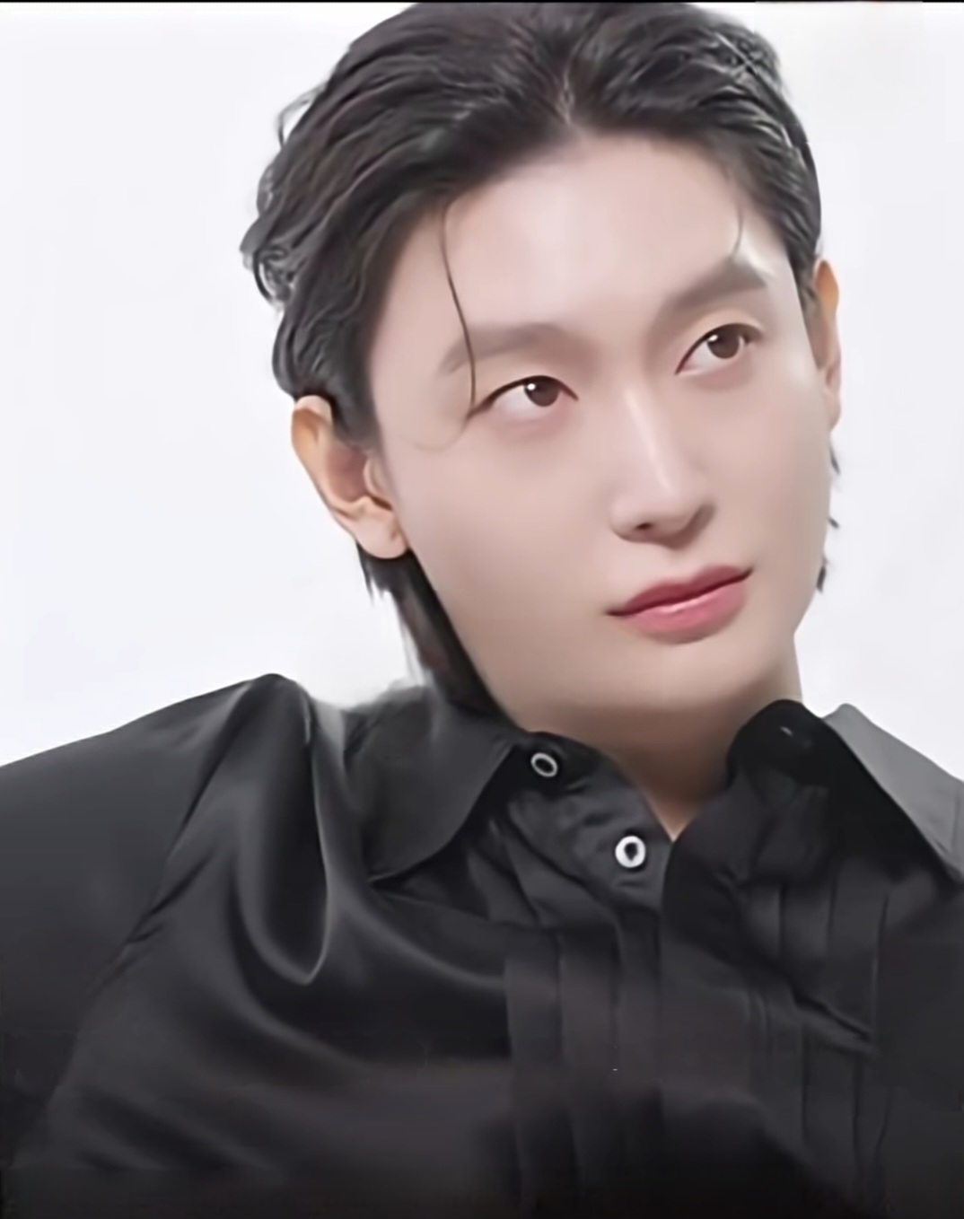 Latest photo of Kim Yongbin