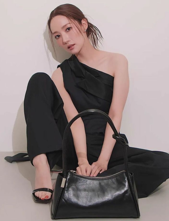 Behind-the-scenes cut of Park Minyoung