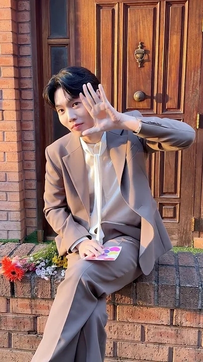 Latest photo of Son Taejin