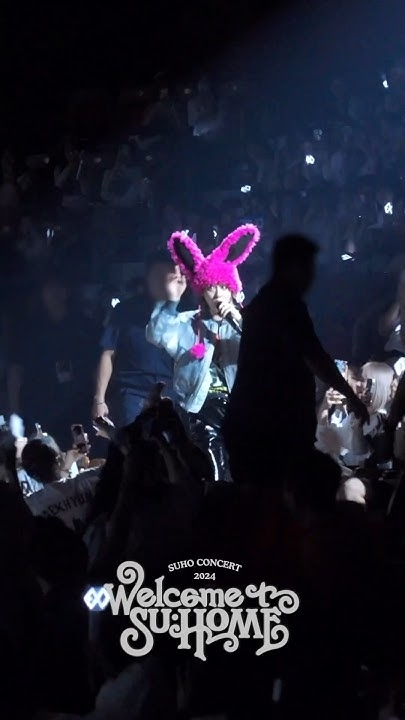 Emotional wallpaper shared by fans for Suho