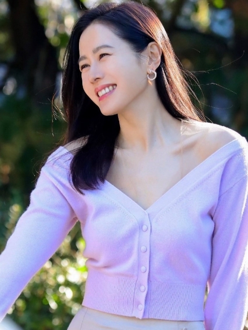 손예진 최근 활동샷