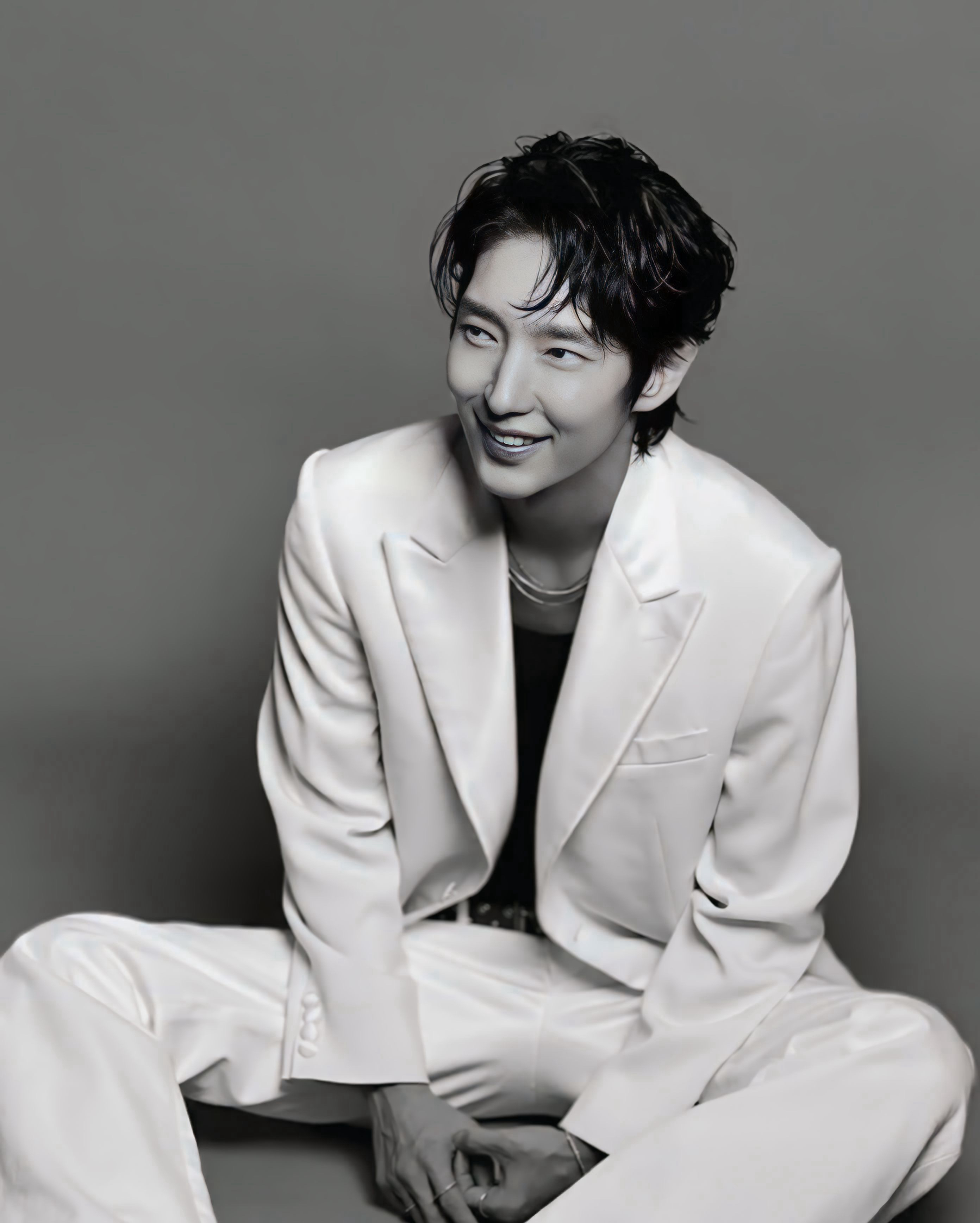 Behind-the-scenes cut of Lee Joongi