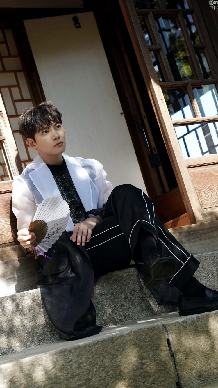 Special wallpaper made by Ji Changwook's fans