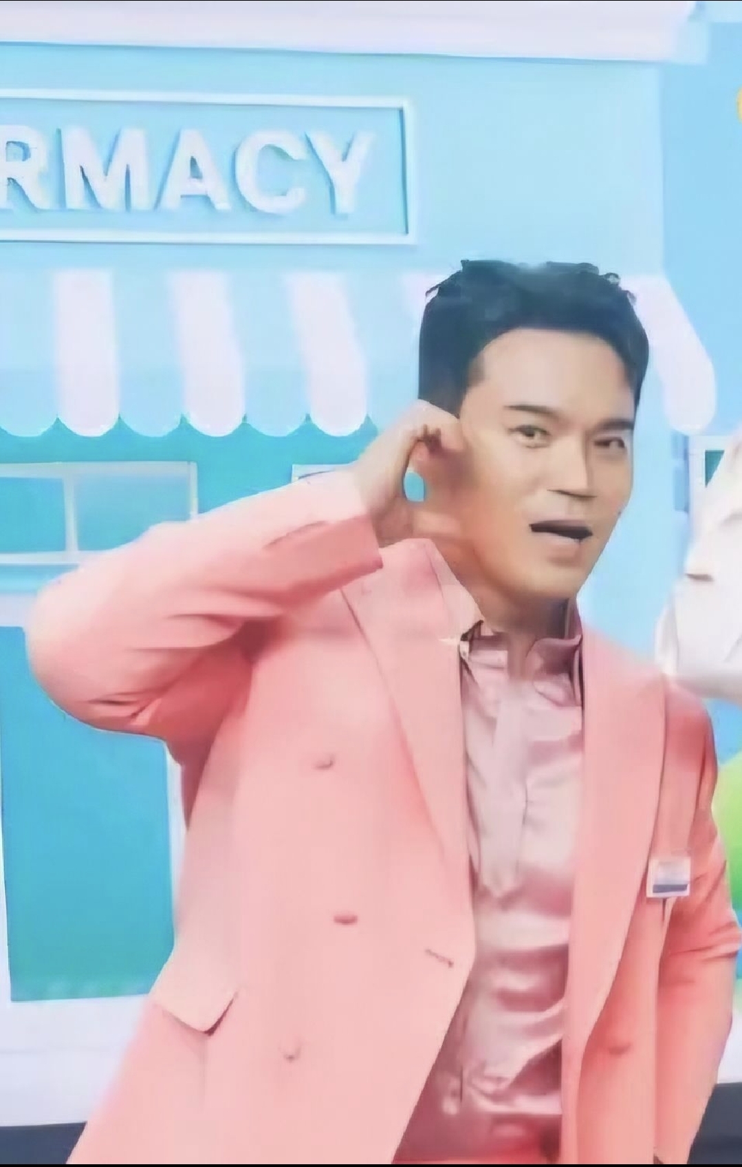 Behind-the-scenes cut of Lee Jung