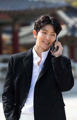 Behind-the-scenes cut of Lee Joongi