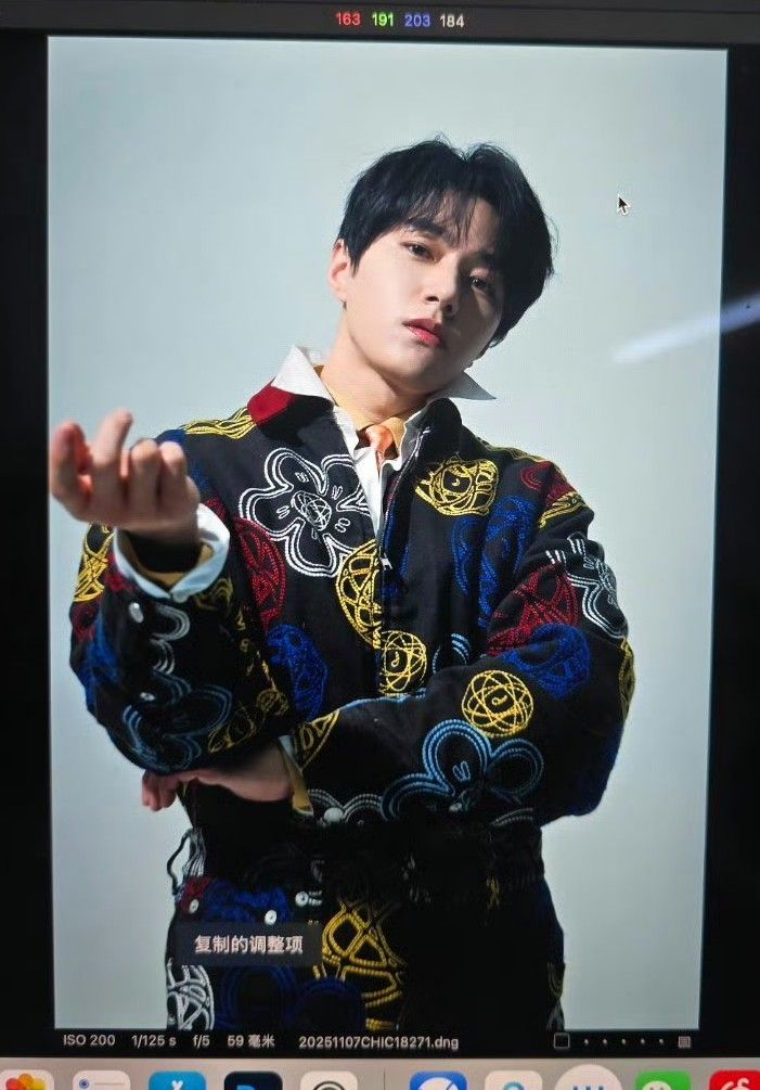 Recent activity shot of Kim Myungsoo (L)