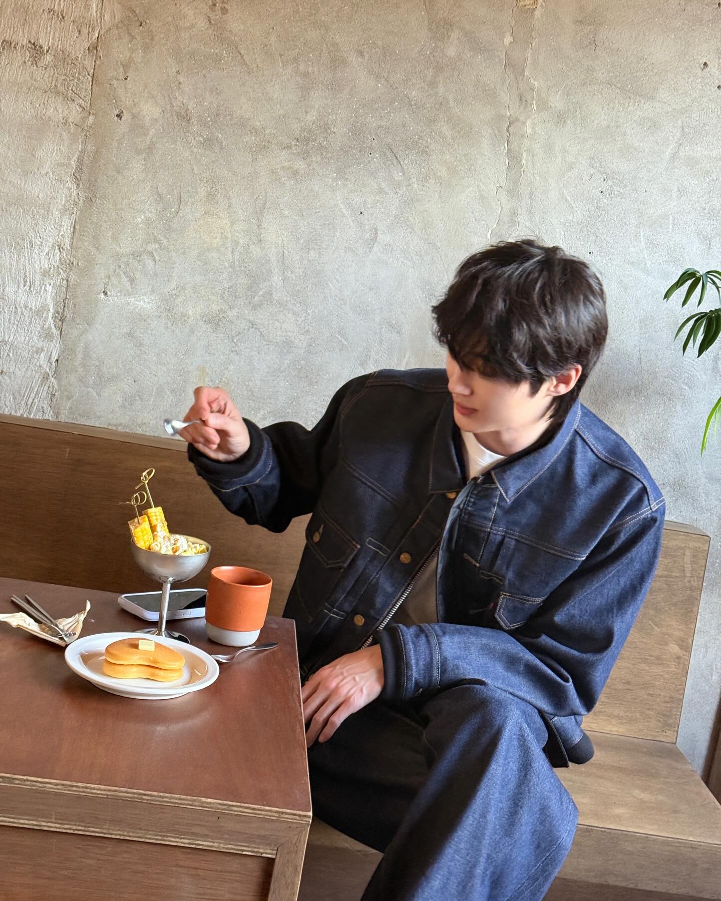 Recent activity shot of Byeon Wooseok