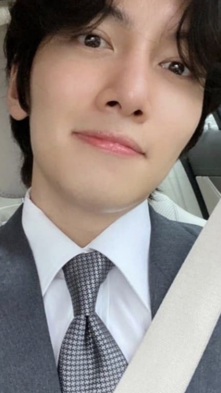 Behind-the-scenes cut of Ji Changwook