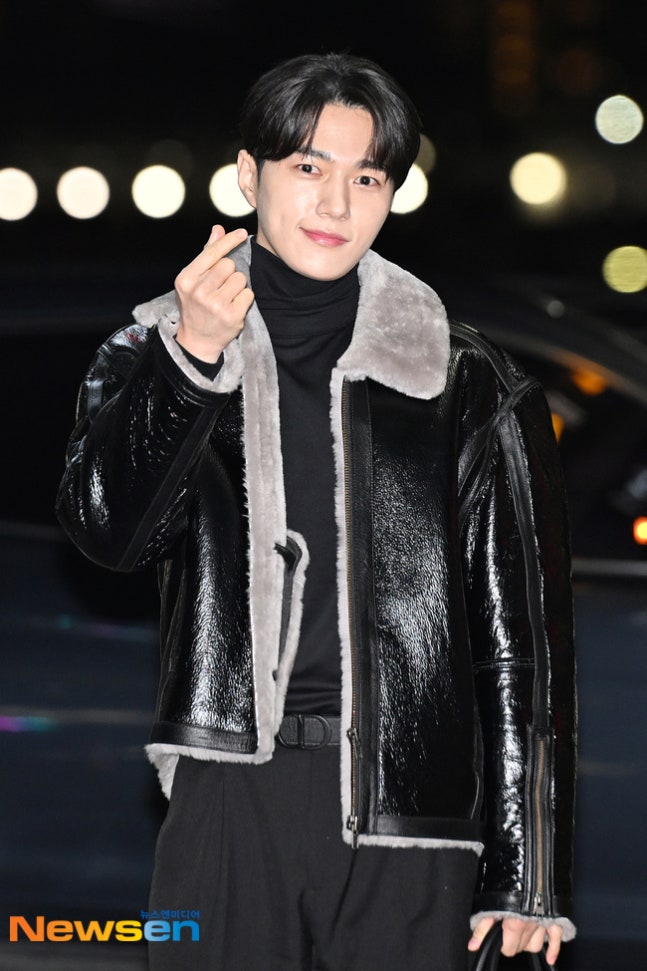 Recent activity shot of Kim Myungsoo (L)