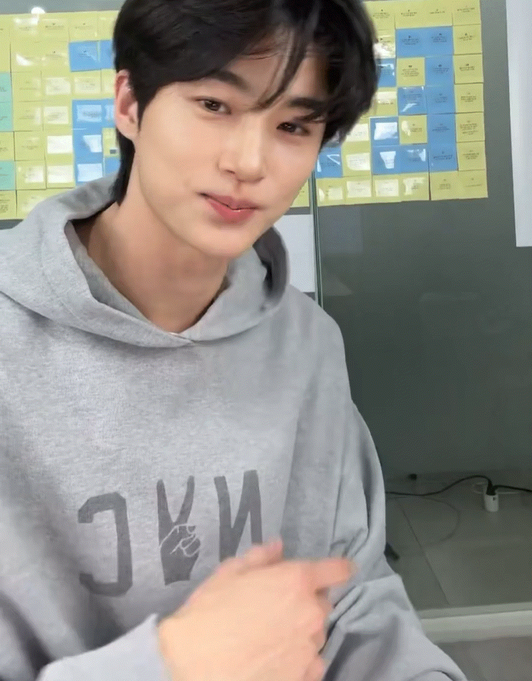A moment captured by a fan of Byeon Wooseok