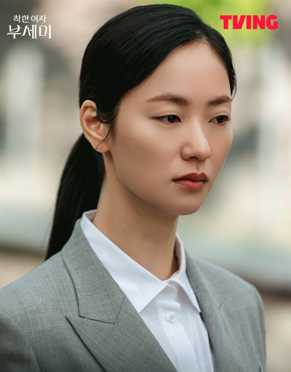 Behind-the-scenes cut of Jeon Yeobeen