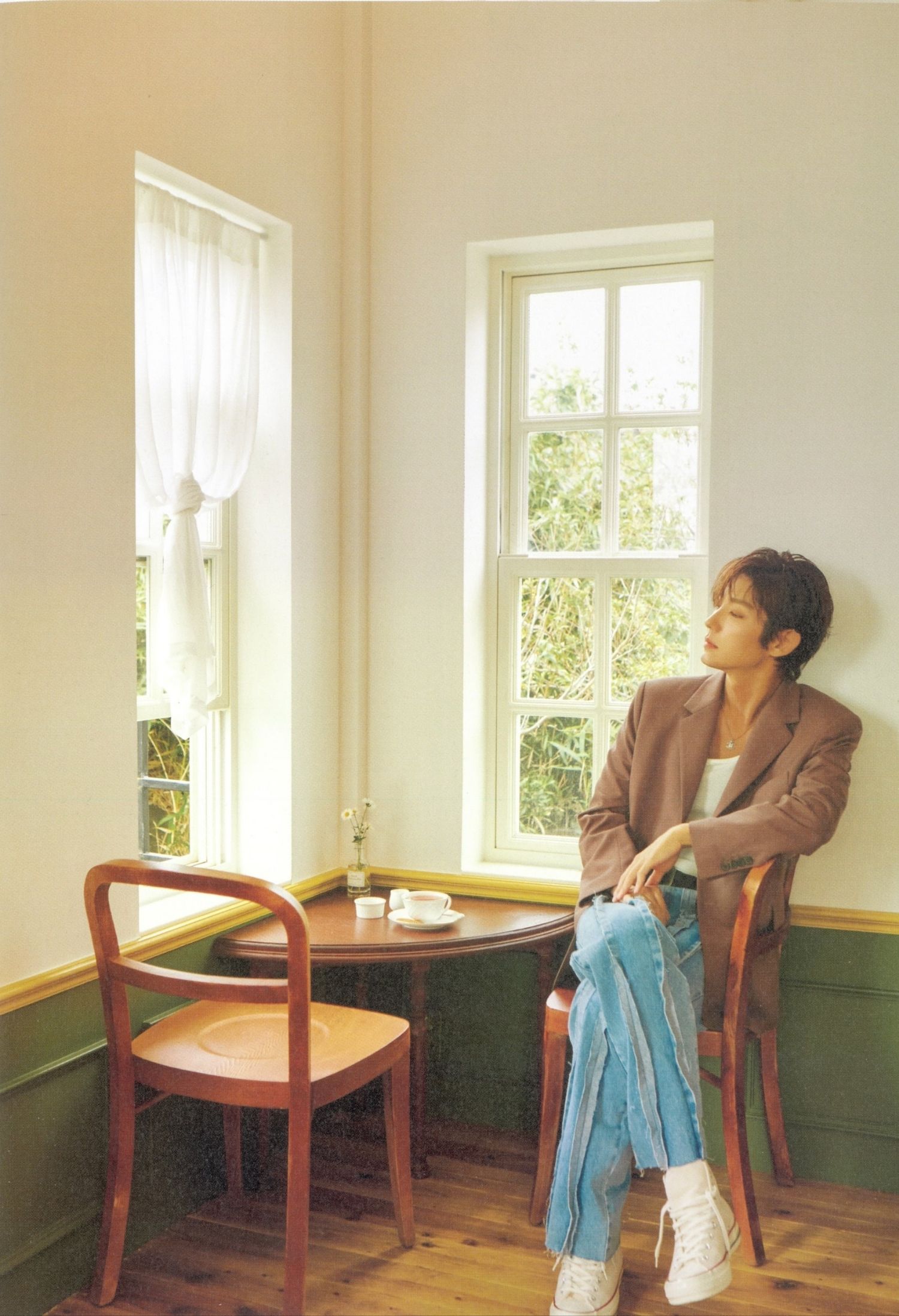 Behind-the-scenes cut of Lee Joongi