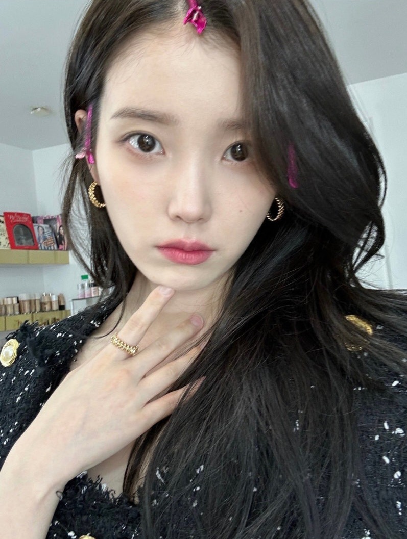 Behind-the-scenes cut of IU