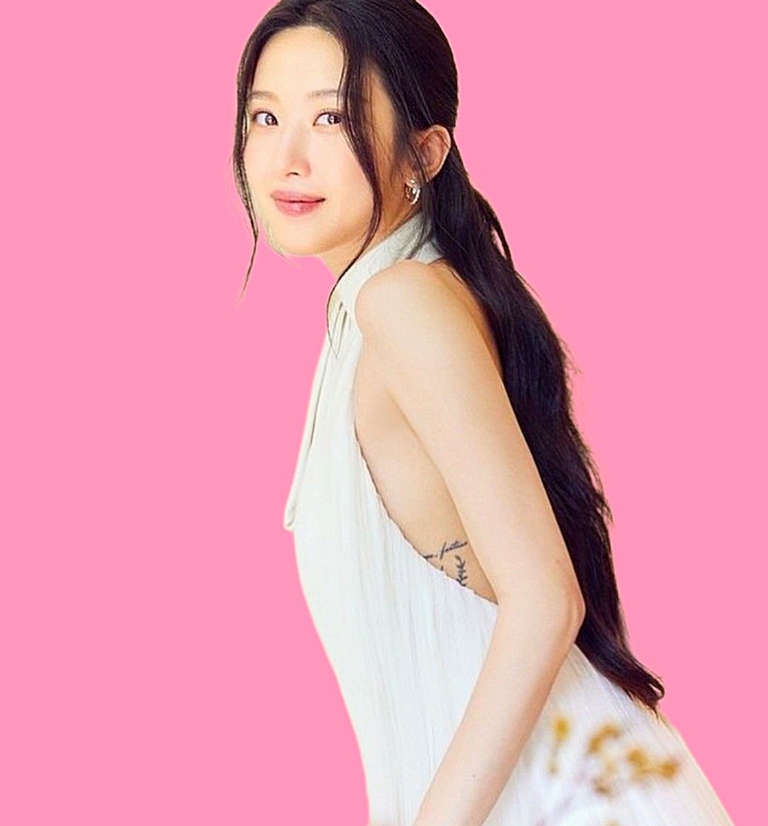 Behind-the-scenes cut of Mun Kayoung