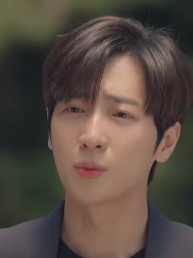 A moment captured by a fan of Lee Sangyeob