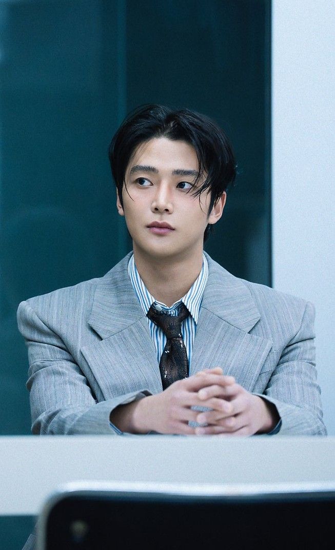 A moment captured by a fan of Rowoon