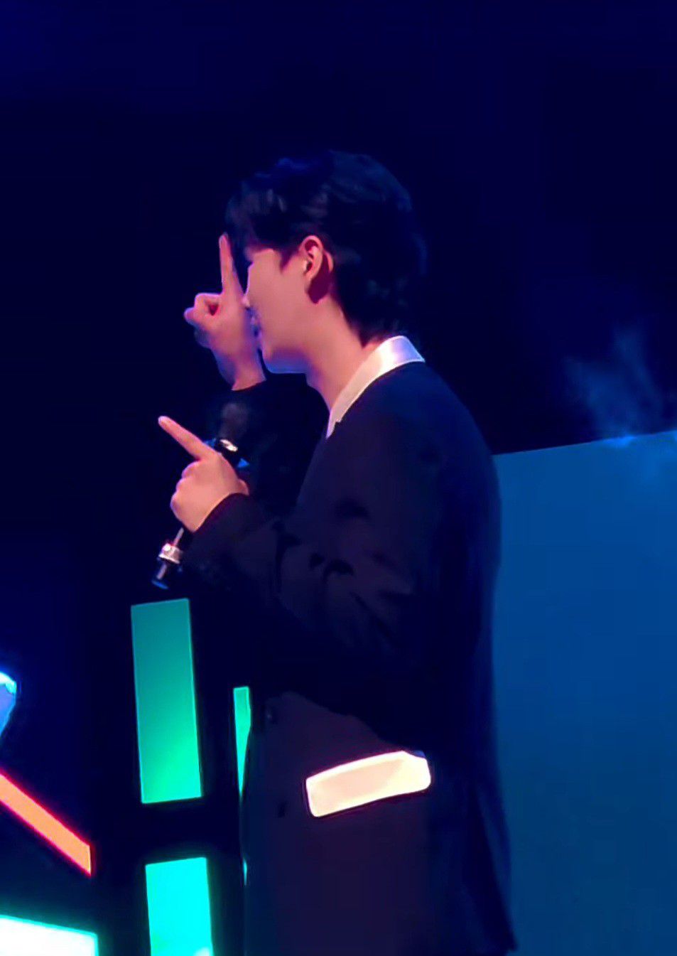 A moment captured by a fan of Song Minjun