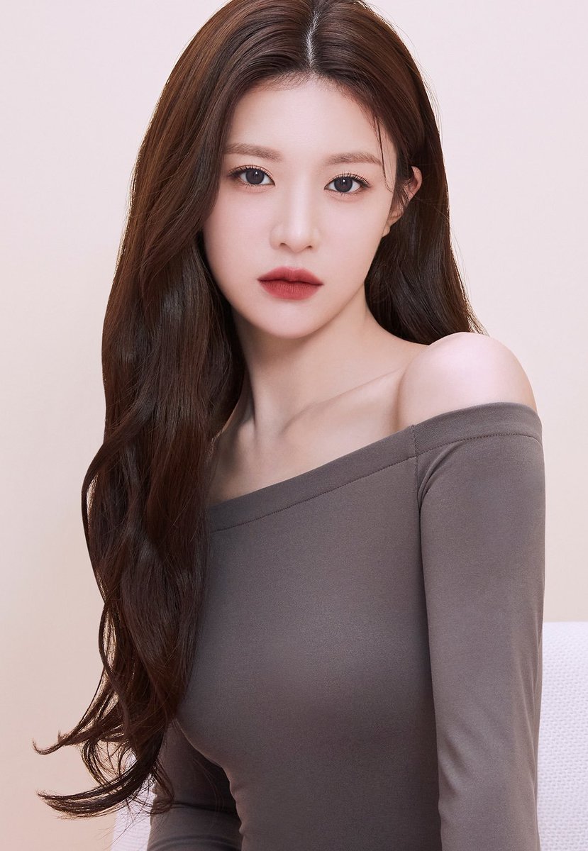 Behind-the-scenes cut of Go Younjung