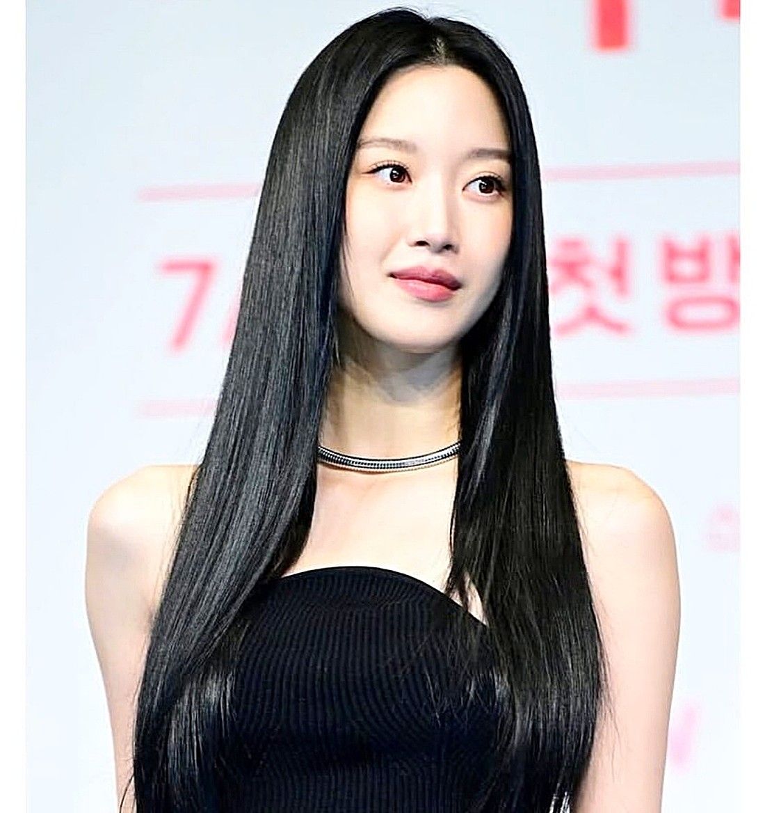 Behind-the-scenes cut of Mun Kayoung