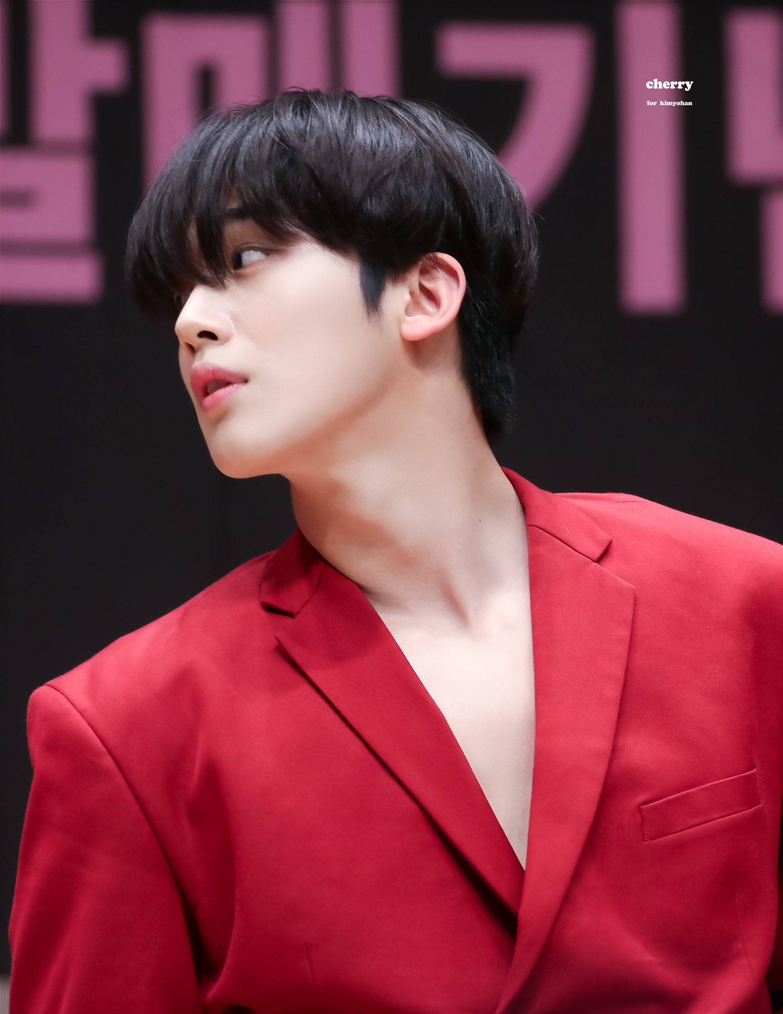 Behind-the-scenes cut of Kim Yohan