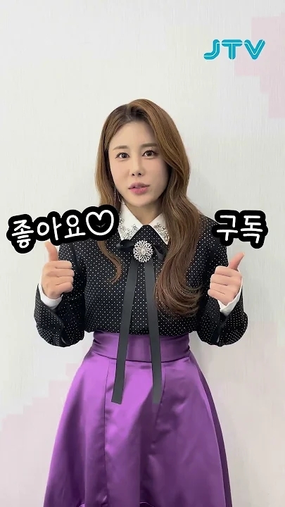 Emotional wallpaper shared by fans for Kim Soyou