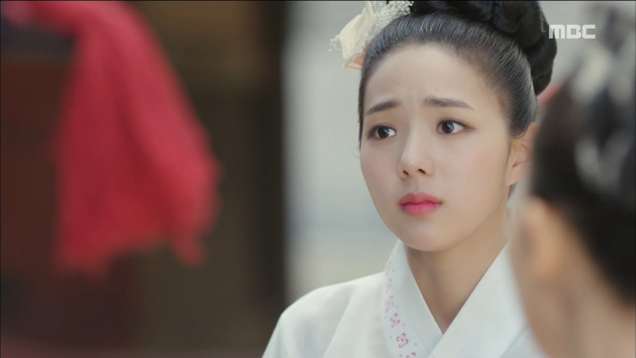 A moment captured by a fan of Yoon Kyunsang