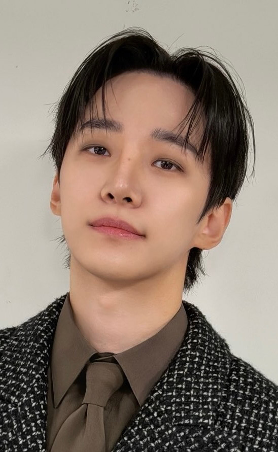 イ・ジュノのビハインドカット