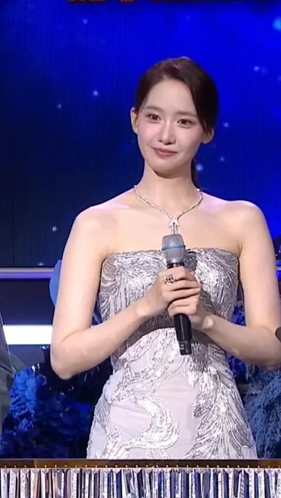 Wallpaper spesial buatan penggemar Yoona