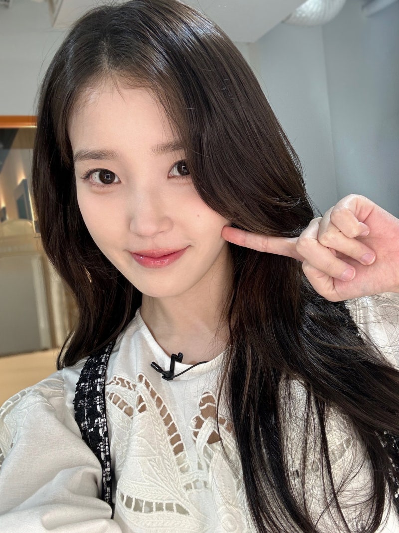 Behind-the-scenes cut of IU