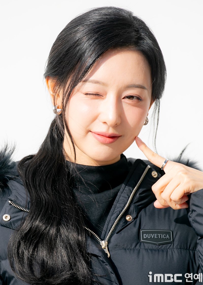 Behind-the-scenes cut of Kim Jiwon