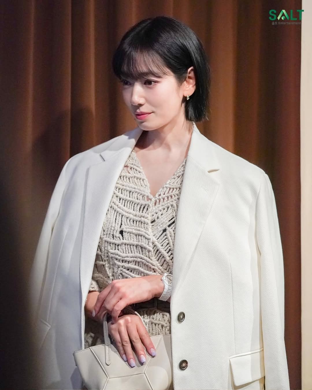 Behind-the-scenes cut of Park Shinhye