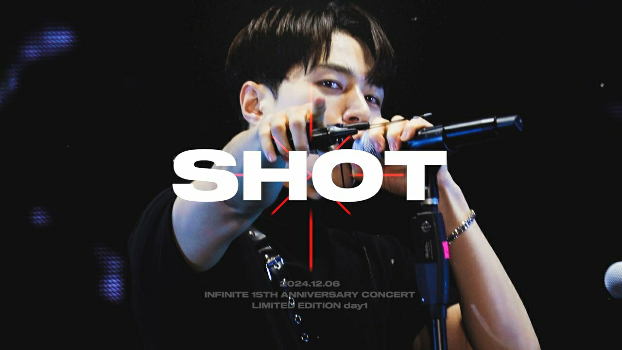 A moment captured by a fan of Kim Myungsoo (L)